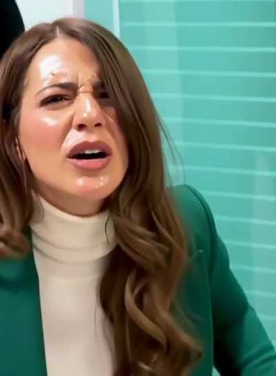 Pov estás controlando el vibrador de Karla Espinoza