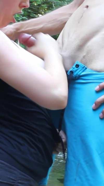 Outdoor blowjob to completion