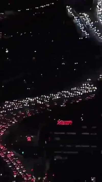 xqc saying he'll be live soon on the way home (yes this is la traffic)