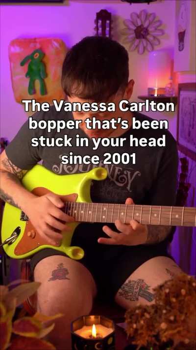 A interpretação do cara é boa, mas o design da guita é cinema✋😎🤚 kkkkk