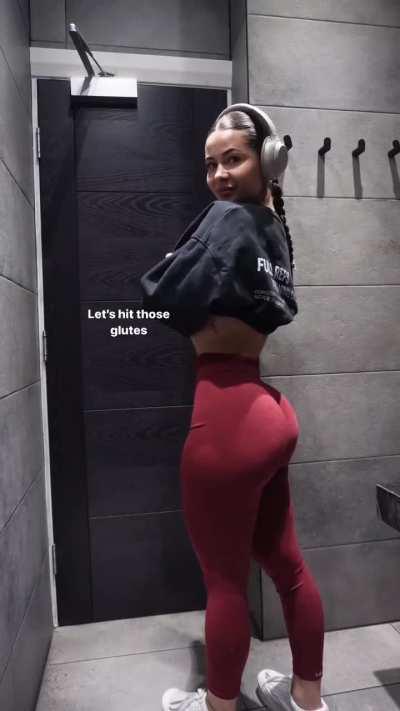 Karina Kliauz (@karina.kuni)