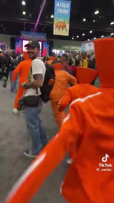 Why are millions dressing up as plainrock124? Are they stupid?