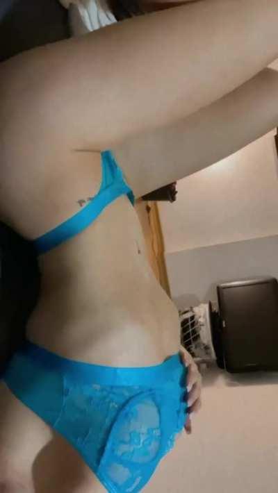 I've always been embarrassed about how small my ass is, can somebody can help to love myself? (OC) (F)