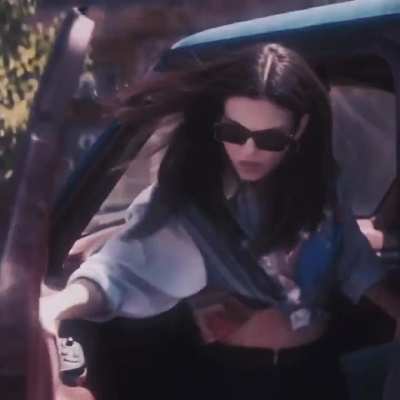 Victoria goes to spain