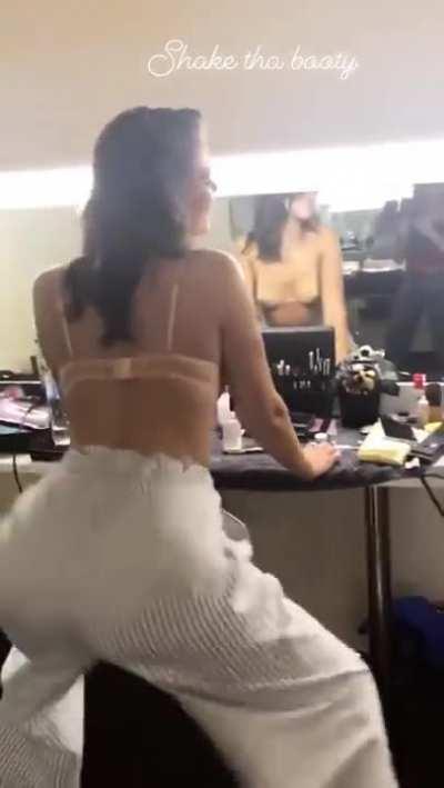 Dua Lipa twerking in the nude would be phenomenal