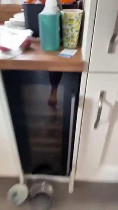 How to open a bottle