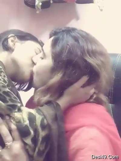 Boyfriend Sex with his girlfriend ( Link in Comment)