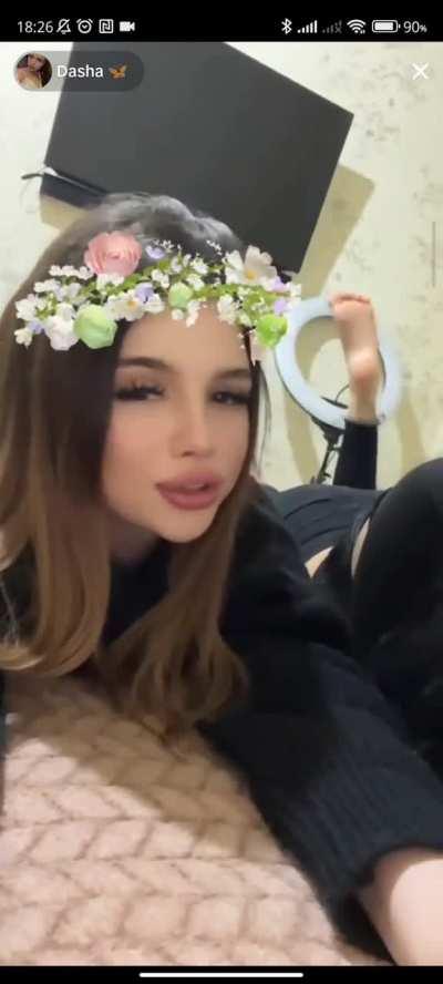 Beautiful girls showing soles rn in live