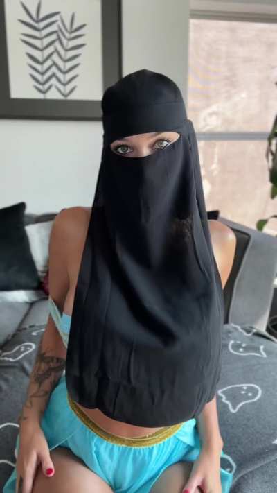 يقولون لي أبقى مغطّاة… بس بدي أعرف، هل لسه كنت رح تنيكني؟