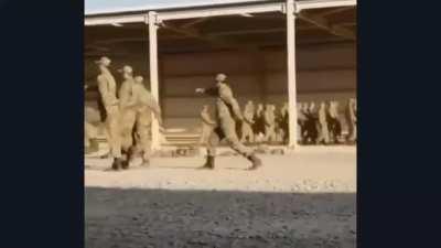 Остатки армии союзников. Строевым печатным шагом-арш, «Песню за-пе-вай-вай-вай!»