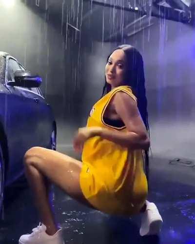 Edwina Soaking Wet 💦