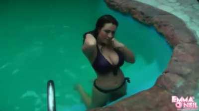 Emma Reveals Her Massive Pool Floaties