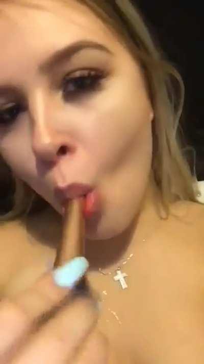 22 [F4M] [ Snapchat ] [griffinky09]Press the up arrow and I'll send an instant nude. Always in the mood for s*xting👍