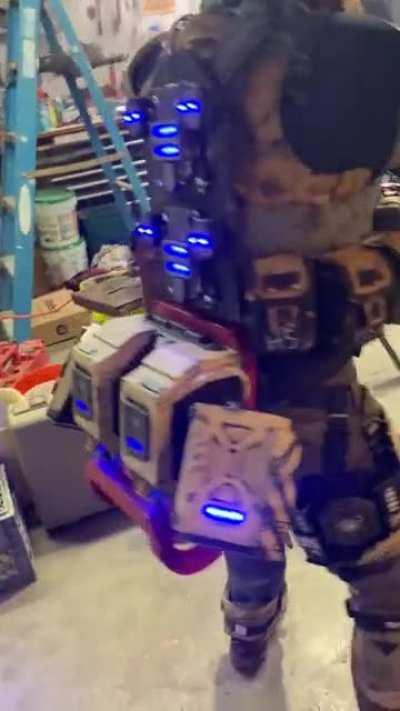 My Titanfall 2 pulse blade pilot cosplay. For more of this and other builds check my Instagram @radmaxcosplay