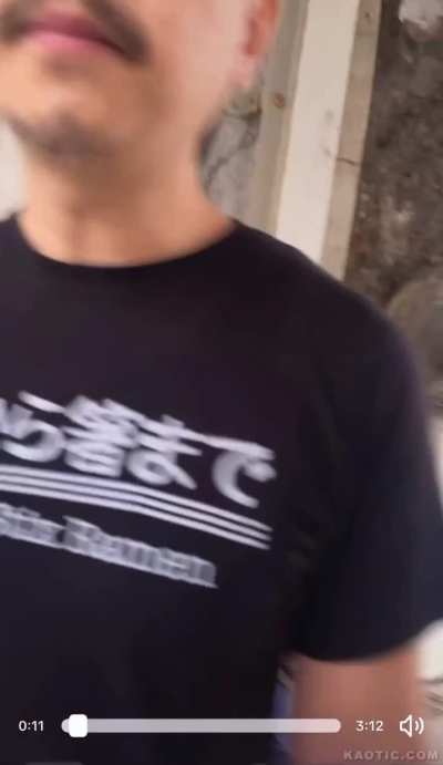 Restaurant Employee Goes after Customer for not leaving a Tip