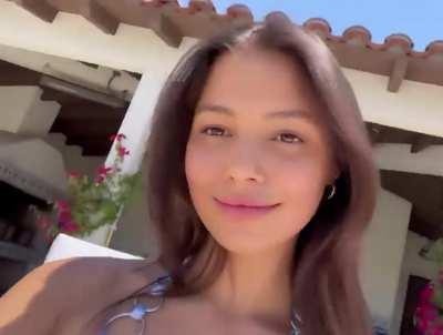 Fiona’s Story ☀️ (I cropped out the text, so you can see Fiona by herself)