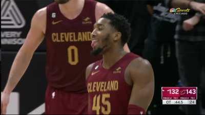 [Highlight] Donovan Mitchell hits the deep 3 to have 69 points for the game