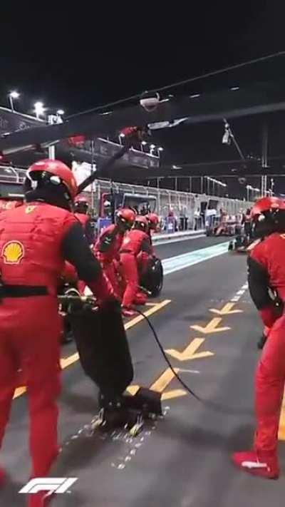 What a double pitstop looks like in F1