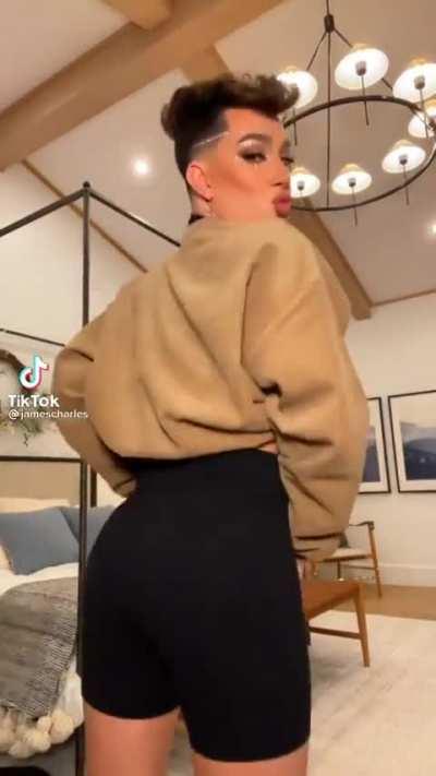 He can get away with whatever tf he wants with that ass 🤤