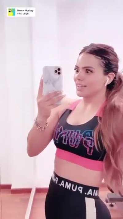 como se le ven esos leggings🤤