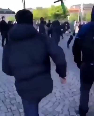 BLM protest are continuing to thrive in sweden as police vans are being vandalised and the city of Gothenburg being destroyed