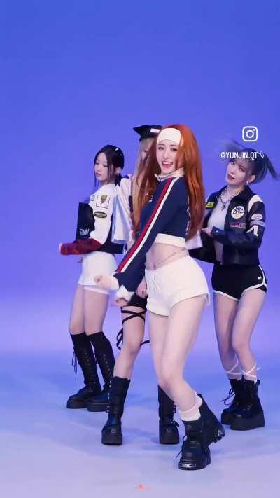 LE SSERAFIM ★ HUH YUN JIN