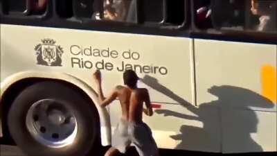 Rio de Janeiro ao som de naruto 😎