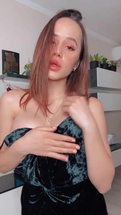 Did I choose a nice dress for the party?☺️