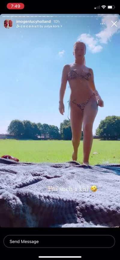 ImogenLucyHolland Instagram story boob slip.