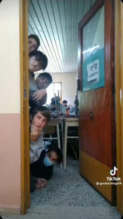 Pov: escuela tecnica