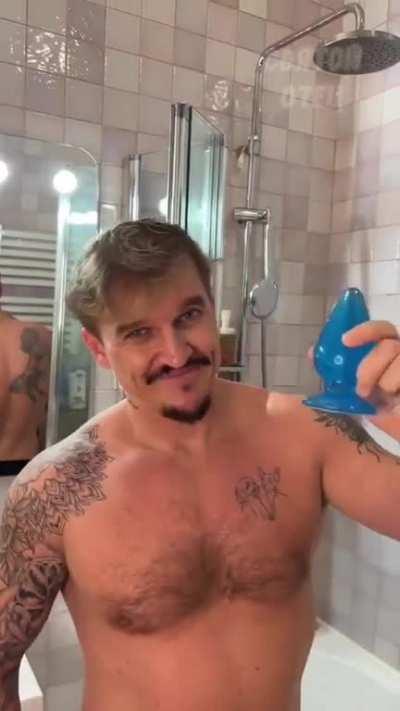 Я почему раньше злой был? Потому что у меня этой штуки не было. А теперь я сразу добреть начну, может зверушку себе заведу.