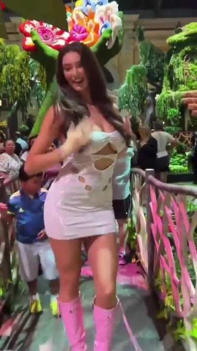 Another main character !!