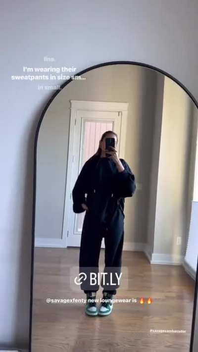 Queen Victoria is back Black Bra peek w/ Deep Cleavage