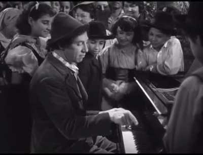 Chico Marx tickles the ivories (A Night at the Opera), 1935