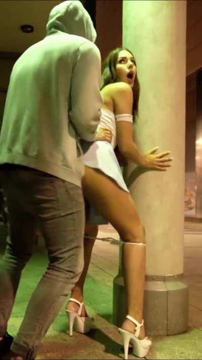 Quickie with a Tall Hottie Behind the Club