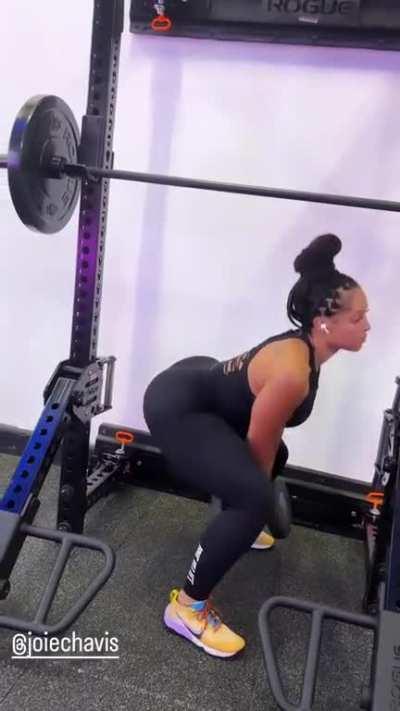 Joie Chavis (@joiechavis)