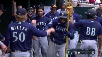 [Highlight] Teoscar Hernandez gets harassed in the dugout following his 8th home run of the season