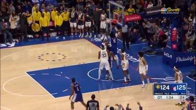 [Highlight] Montrezl Harrell gets the offensive rebound and throws down the MEAN slam in OT