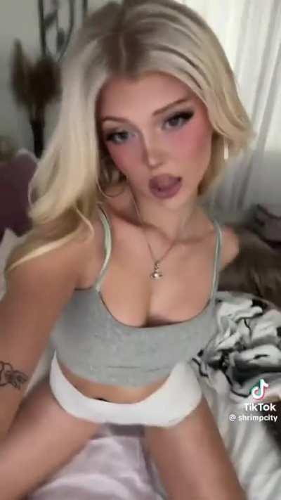 Fuck she's so hot 🔥🥵