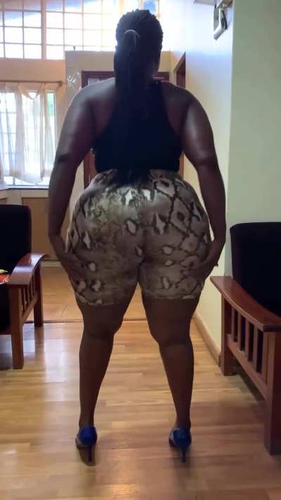 Shakin Her Money Maker