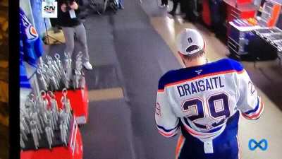 For those who need it, here’s a gif of the cup goblin in the act