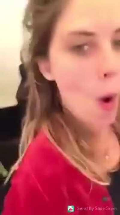 Ellie Rowsell flashing on Instagram live