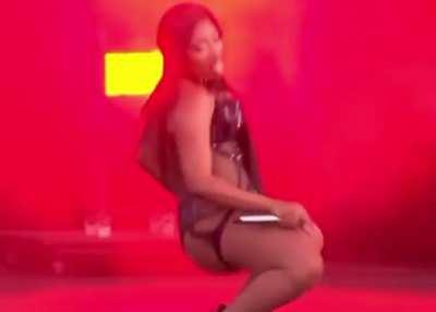 💦😈😩🤤Mommy meg such a fucking whore for us💦🤤😩😈