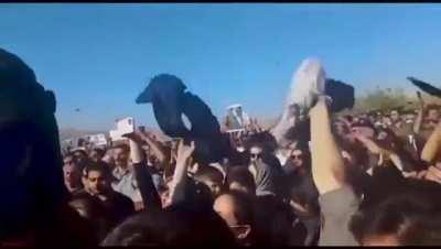 This video gave me goosebumps ❤️ Hope Iran will be free.