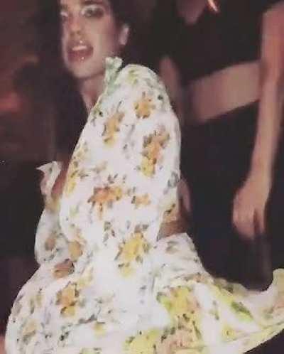 Dua's twerking