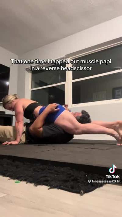 Does anyone recognize this woman? Does she do sessions?