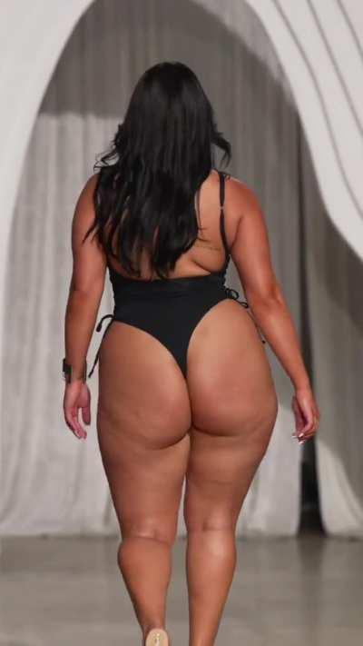 Erifili Sfakianakis (Berry Beachy, Miami Swim Week 2024)