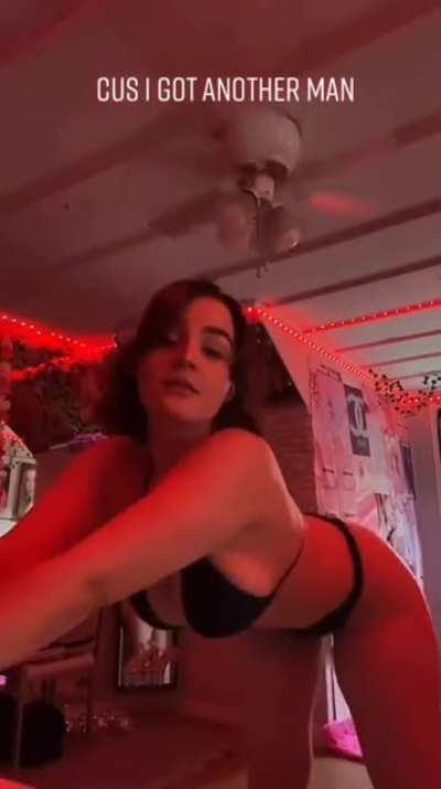 Jiggle Jiggle 🤤 Her Insta on 🔥