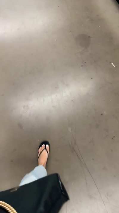 A little tease for the men at the end of the isle