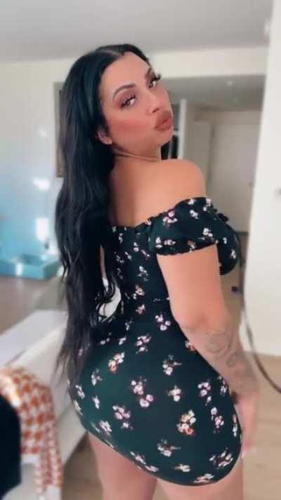 Hot mexicana mama to snack on